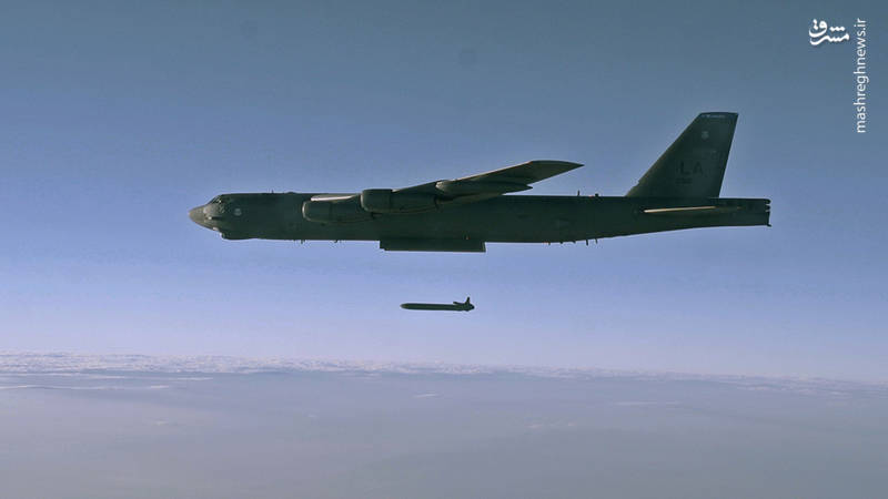 موشک AGM-۸۶ در حال پرتاب از بمب افکن B-۵۲